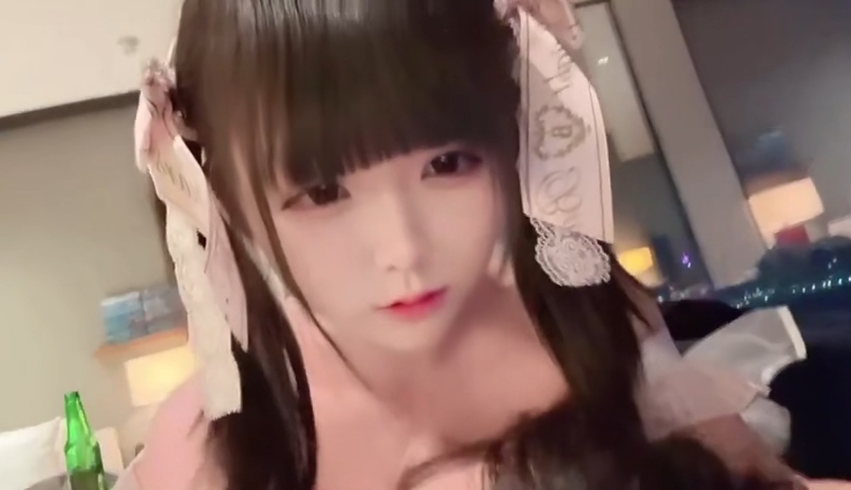 【PK】推特超绝双马尾萝莉【popo_iiiovo/幼熊】自慰啪啪合集【13V 19P 282M】-燃欲社